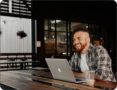 Client working at a café